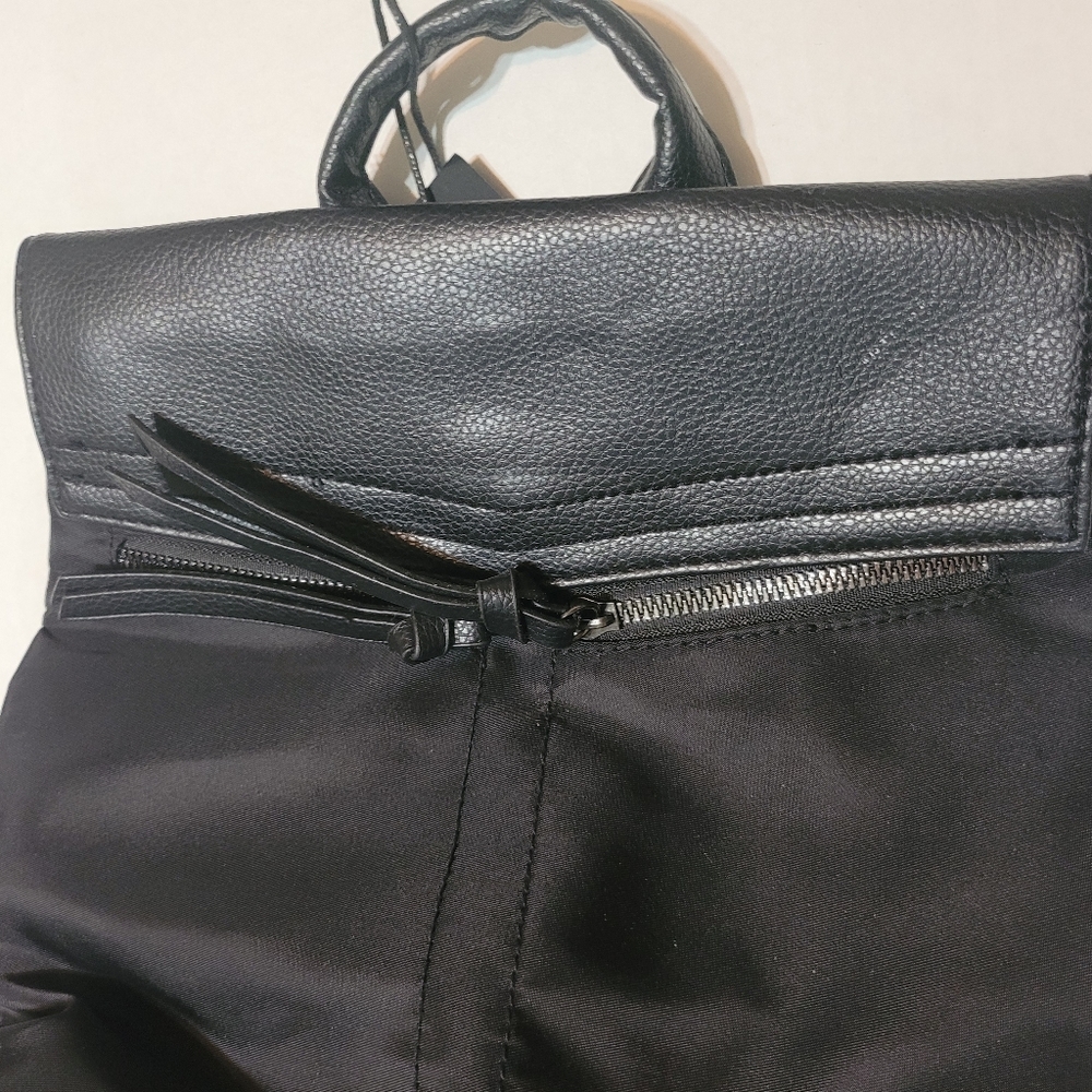 Backpack - Picture 2 of 8